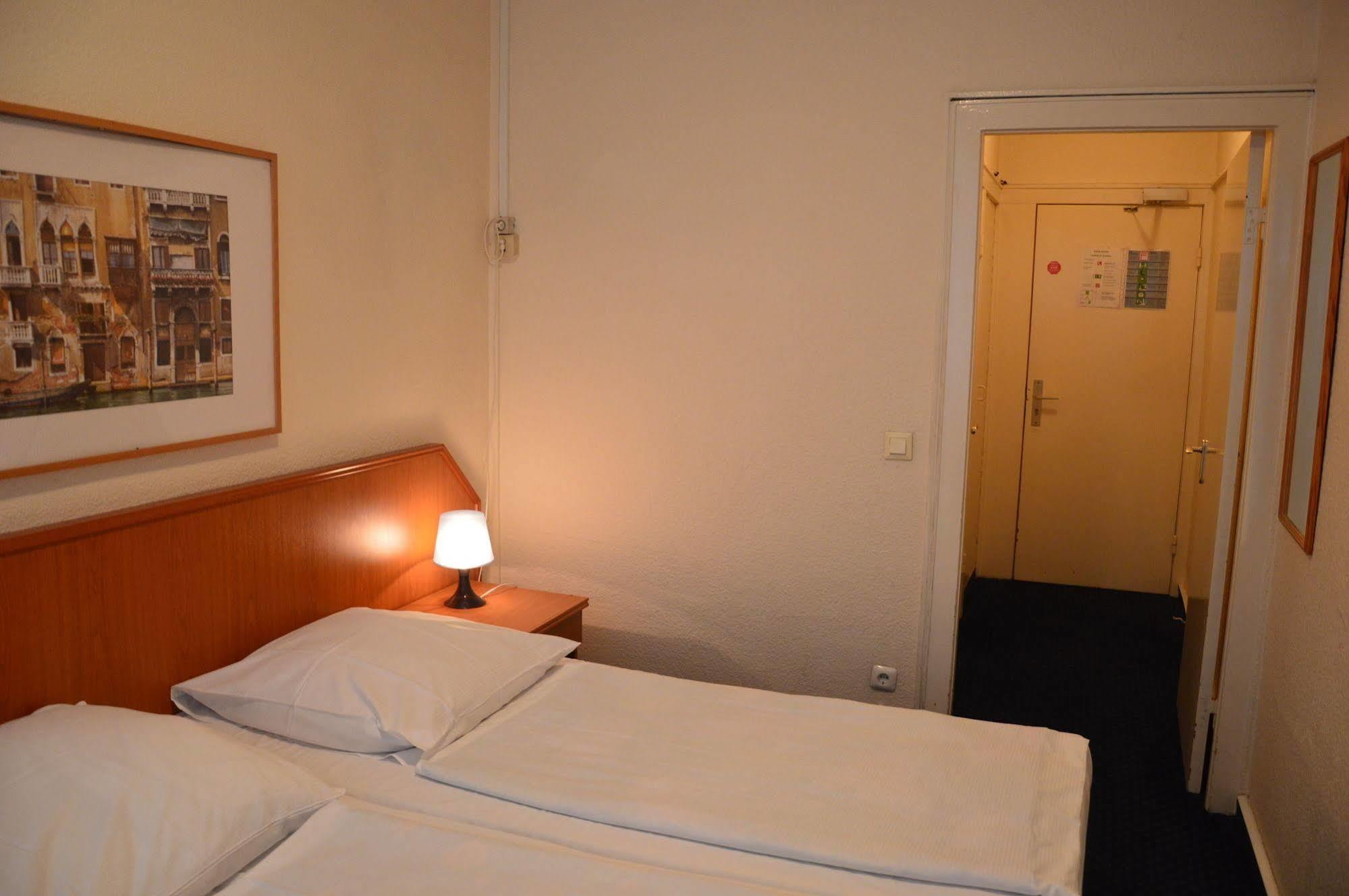 Hotel Mercedes/Centrum Hamburg Exterior photo
